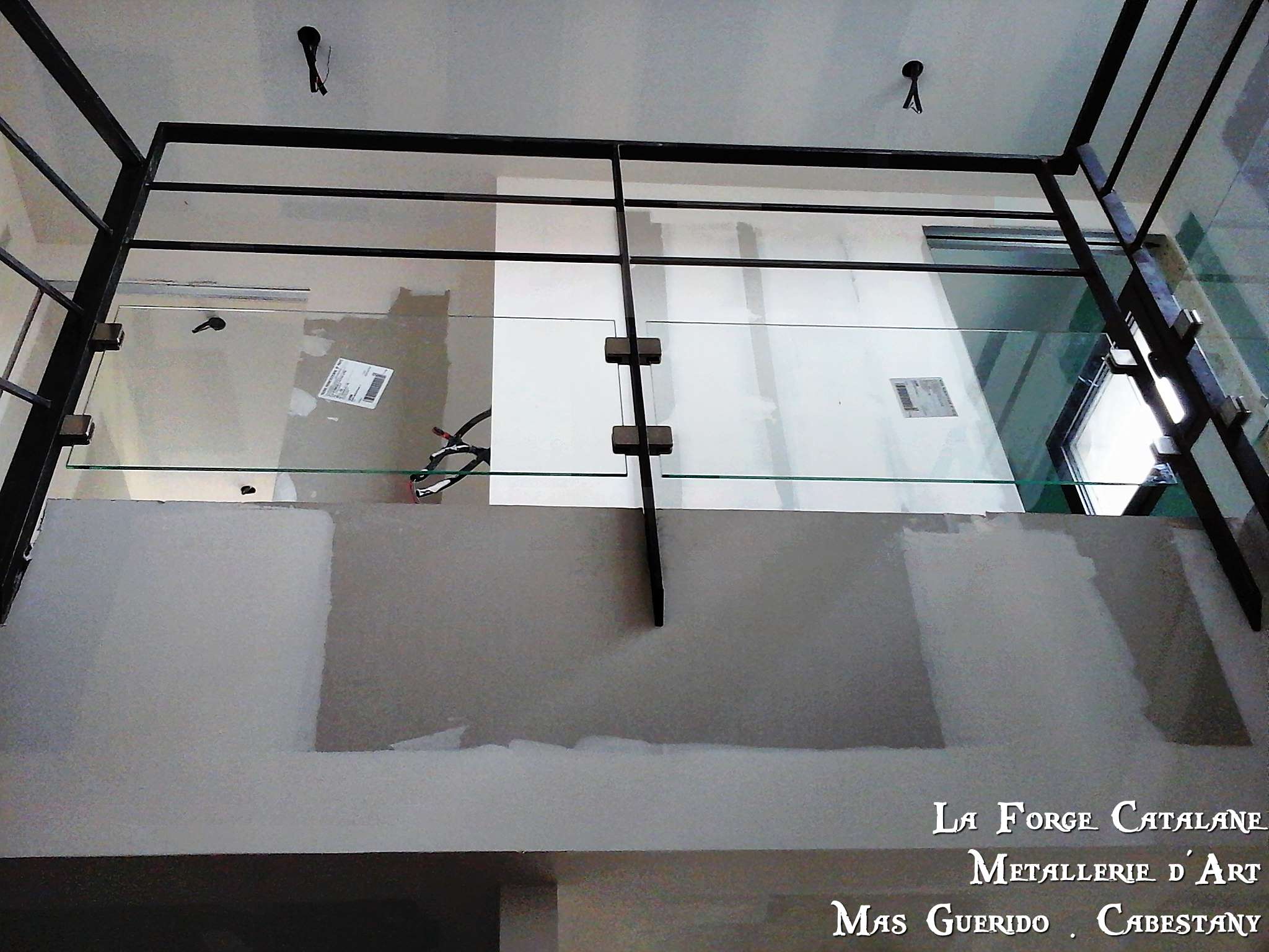 garde corps soubassement vitre et rampant 4 lisses forge catalane.jpg